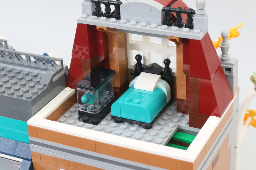 LEGO Creator Expert 10270 Bookshop review 24