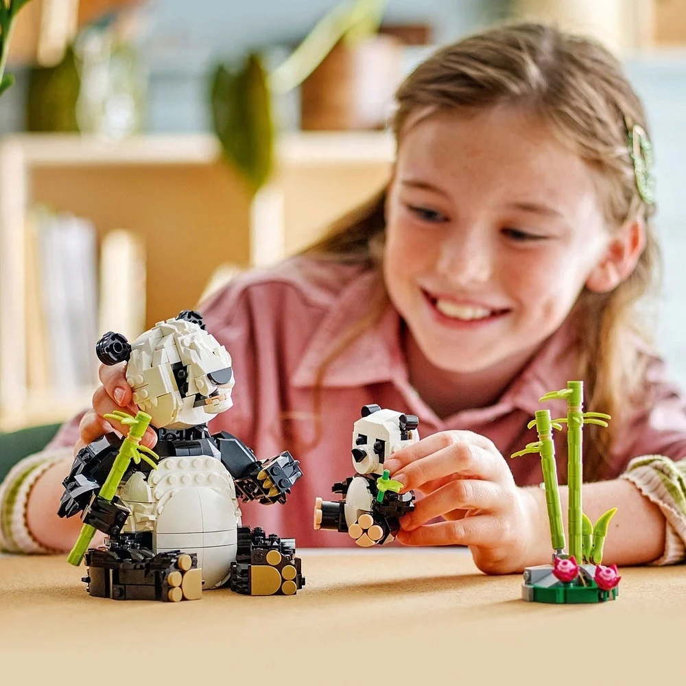 LEGO Creator 3 in 1 31165 Wild Animals Panda Family 4