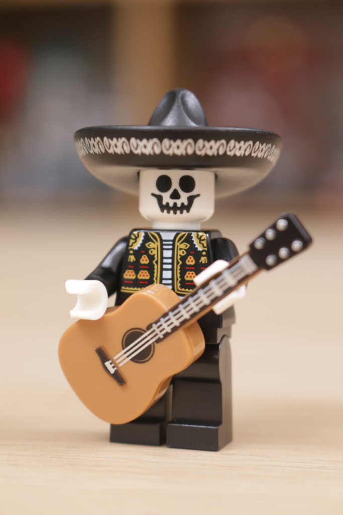 Build A Minifigure Tower 2