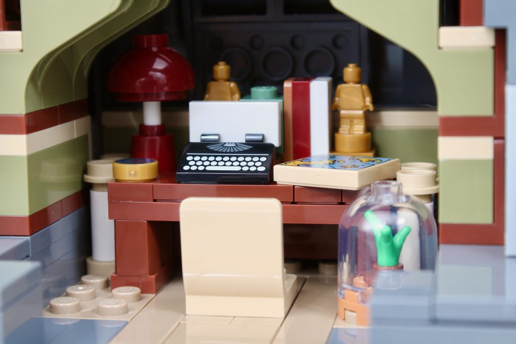 LEGO Icons 10326 Natural History Museum review 46 1024x683