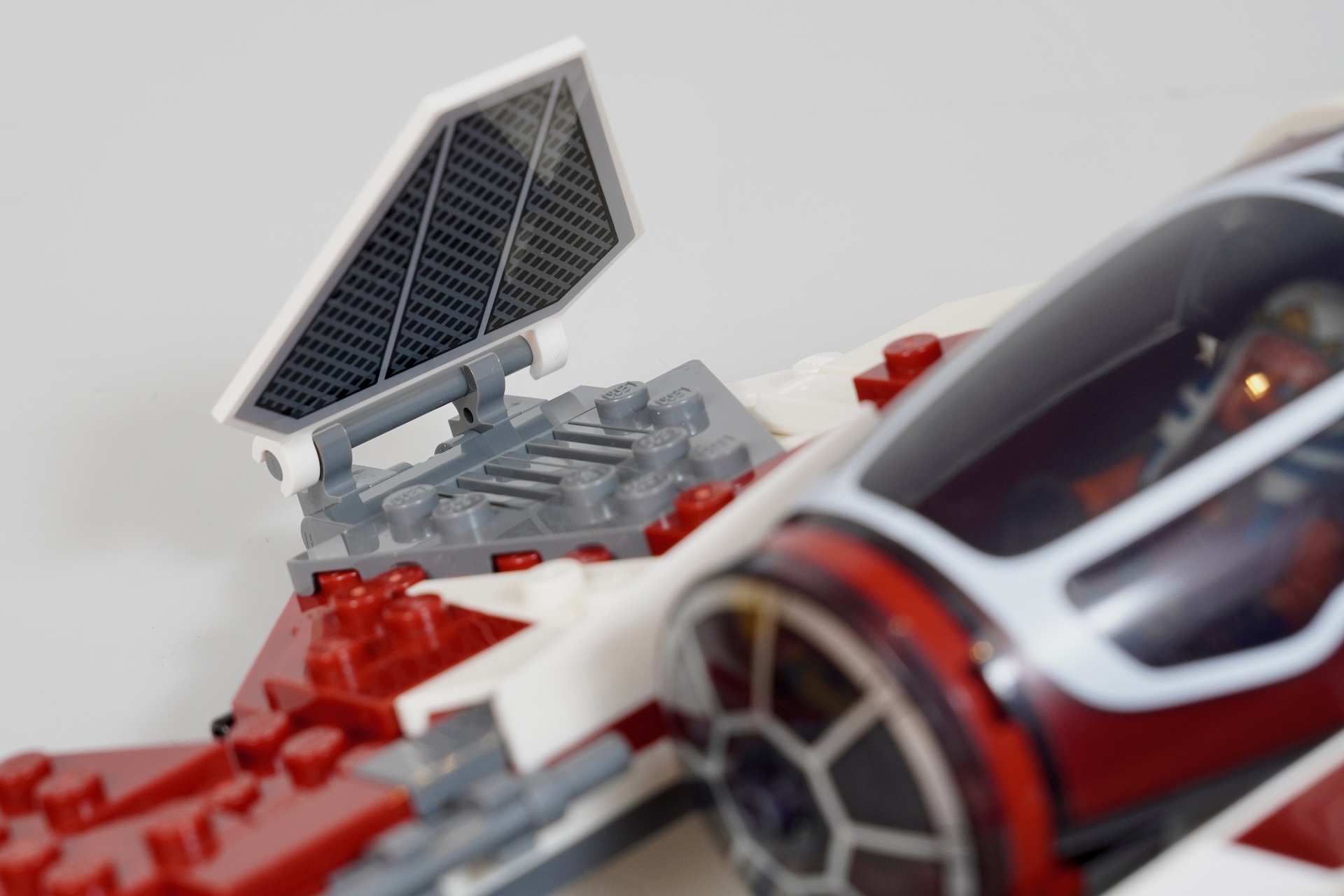 LEGO Star Wars 75401 Ahsoka's Jedi Interceptor critique-22